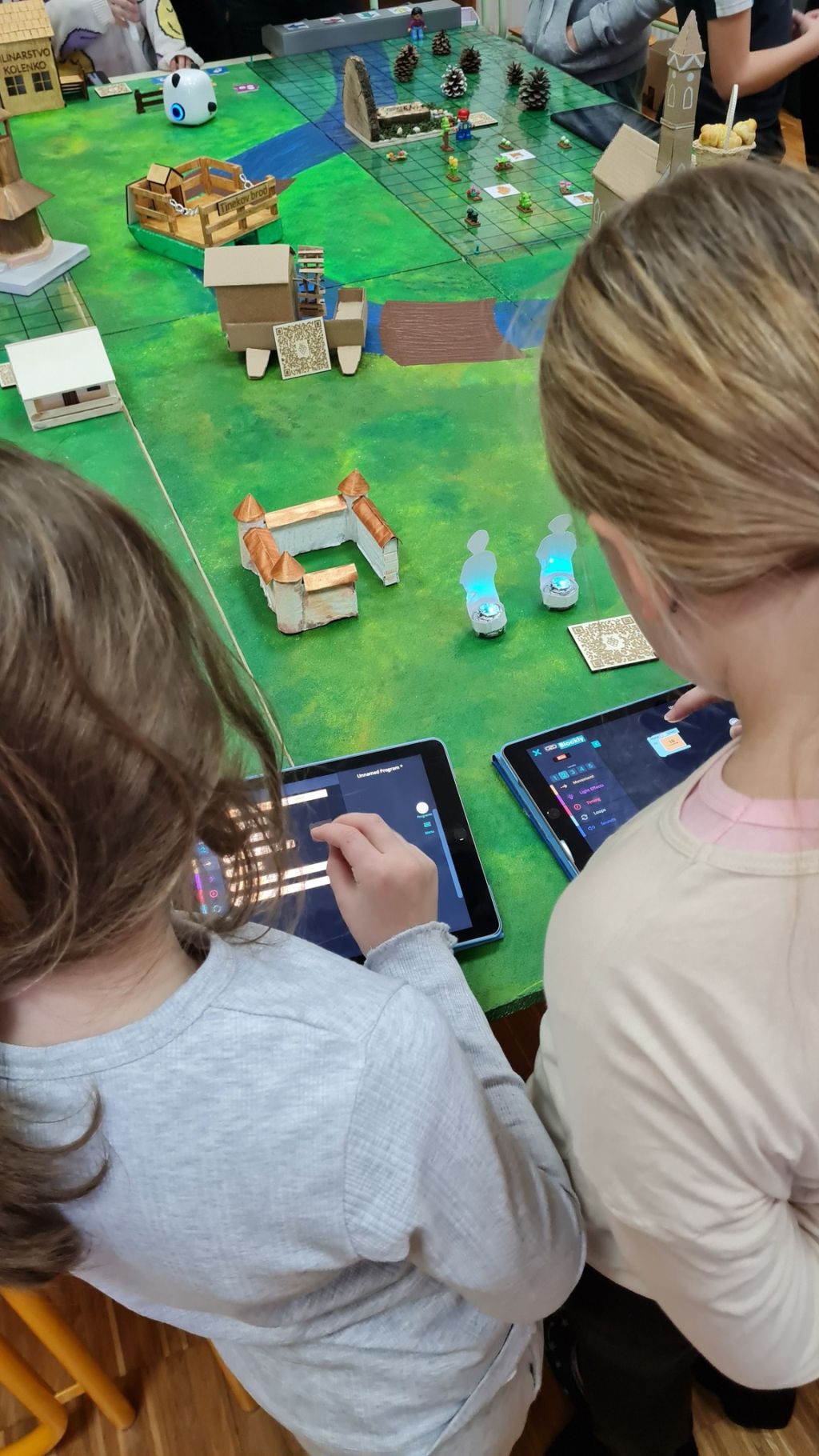 Učenci digitalno ustvarjajo