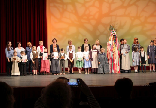 folklora maj 16 46