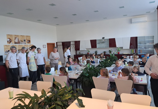 Pravljična ura v Srednji šoli za gostinstvo in turizem Radenci 1