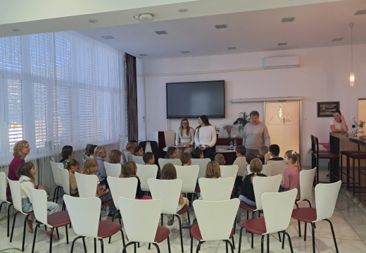 Pravljična ura v Srednji šoli za gostinstvo in turizem Radenci 4